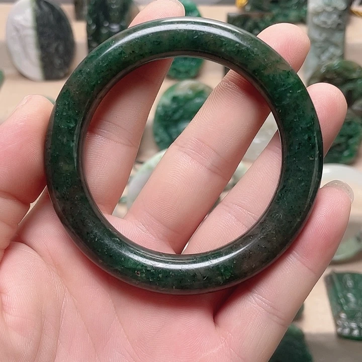 未镶嵌独山玉手镯