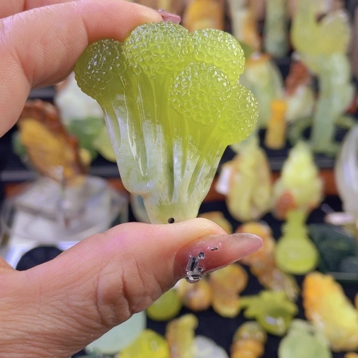 蛇纹石玉颈饰未镶嵌