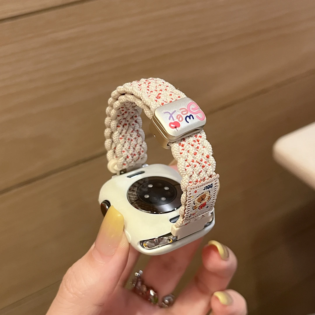 适用iwatch手表S10花边草莓S11小熊苹果手表编织s9/8/7印花替换带