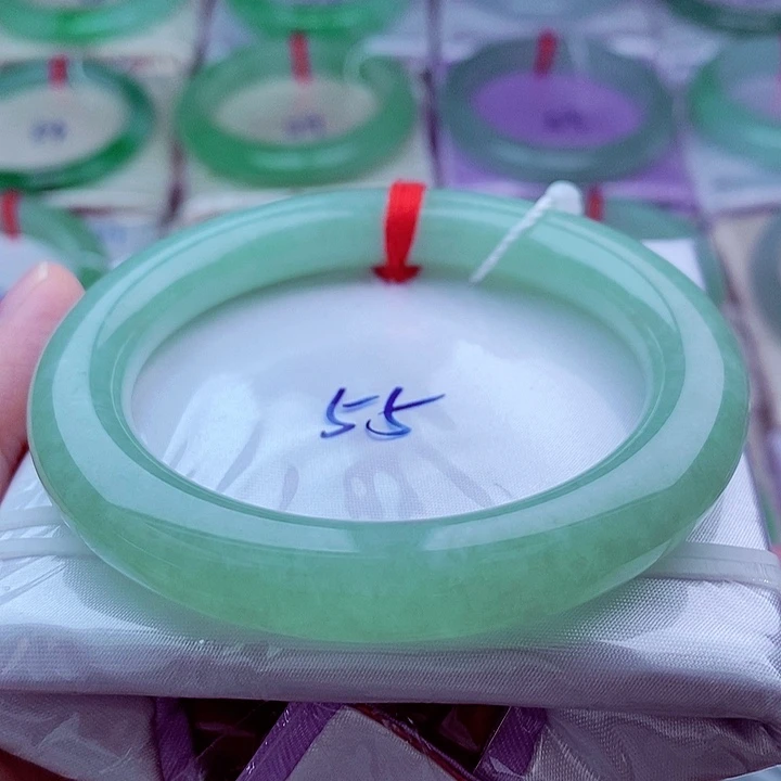 翡翠未镶嵌手镯55圆