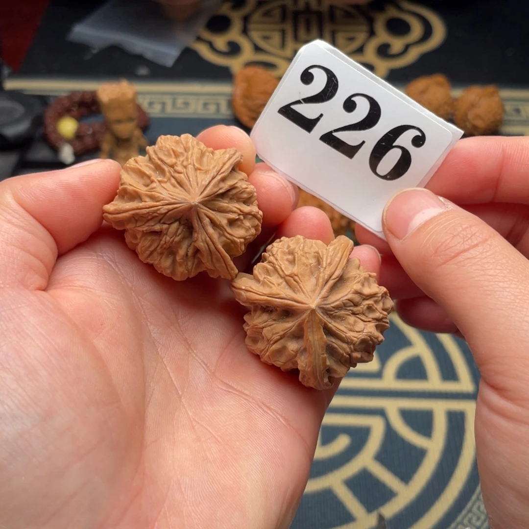 文玩核桃吊坠36多愣元宝226号