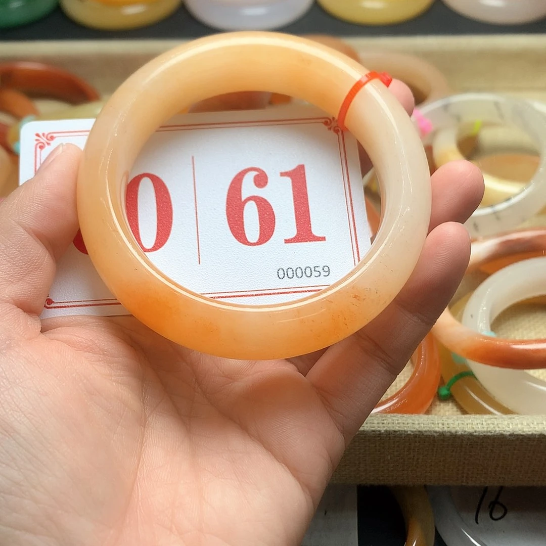 未镶嵌石英质玉（黄龙玉）手镯