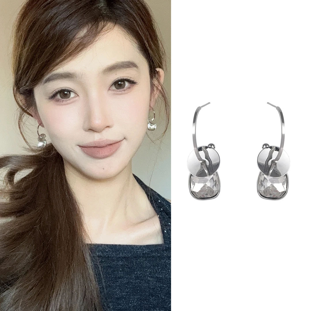 oushipei/欧诗佩 铜合金仿水晶耳饰 冷淡风银色闪钻亮片耳环女