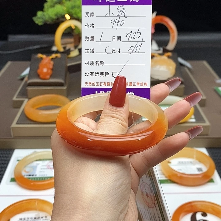 郫***筑石英质玉（黄龙玉）未镶嵌手镯