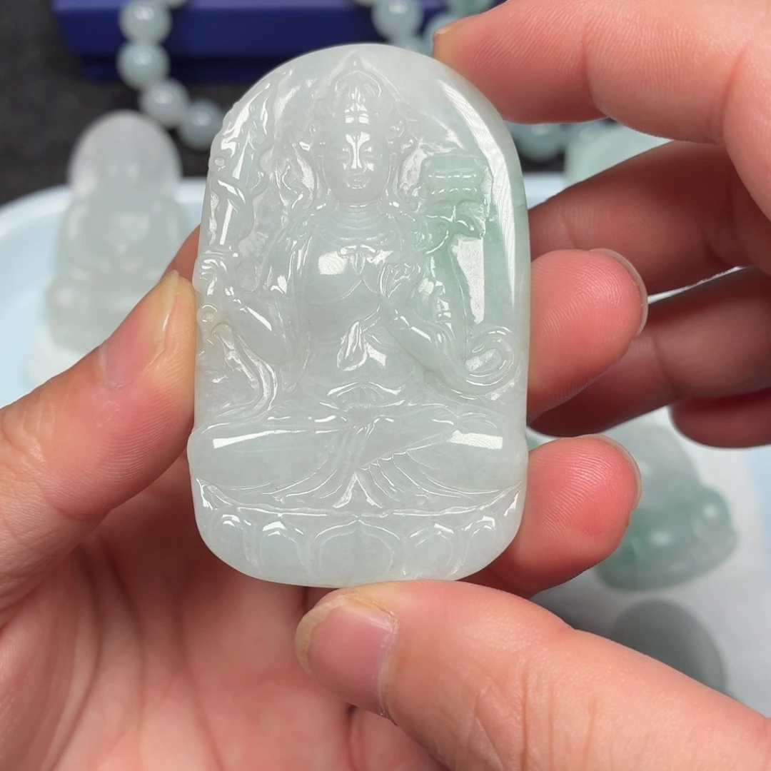 翡翠未镶嵌颈饰虚空藏