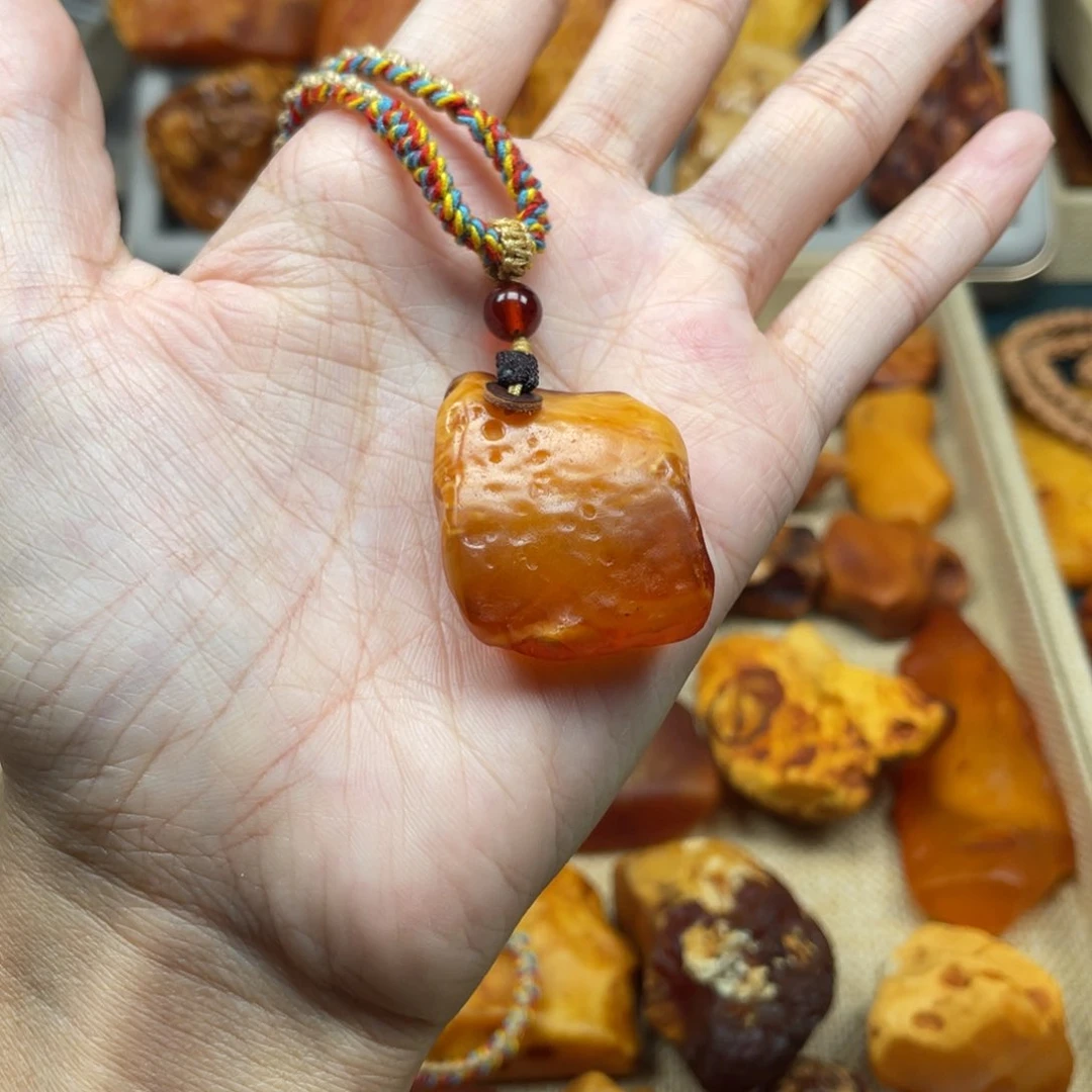 未镶嵌琥珀珠宝奇石