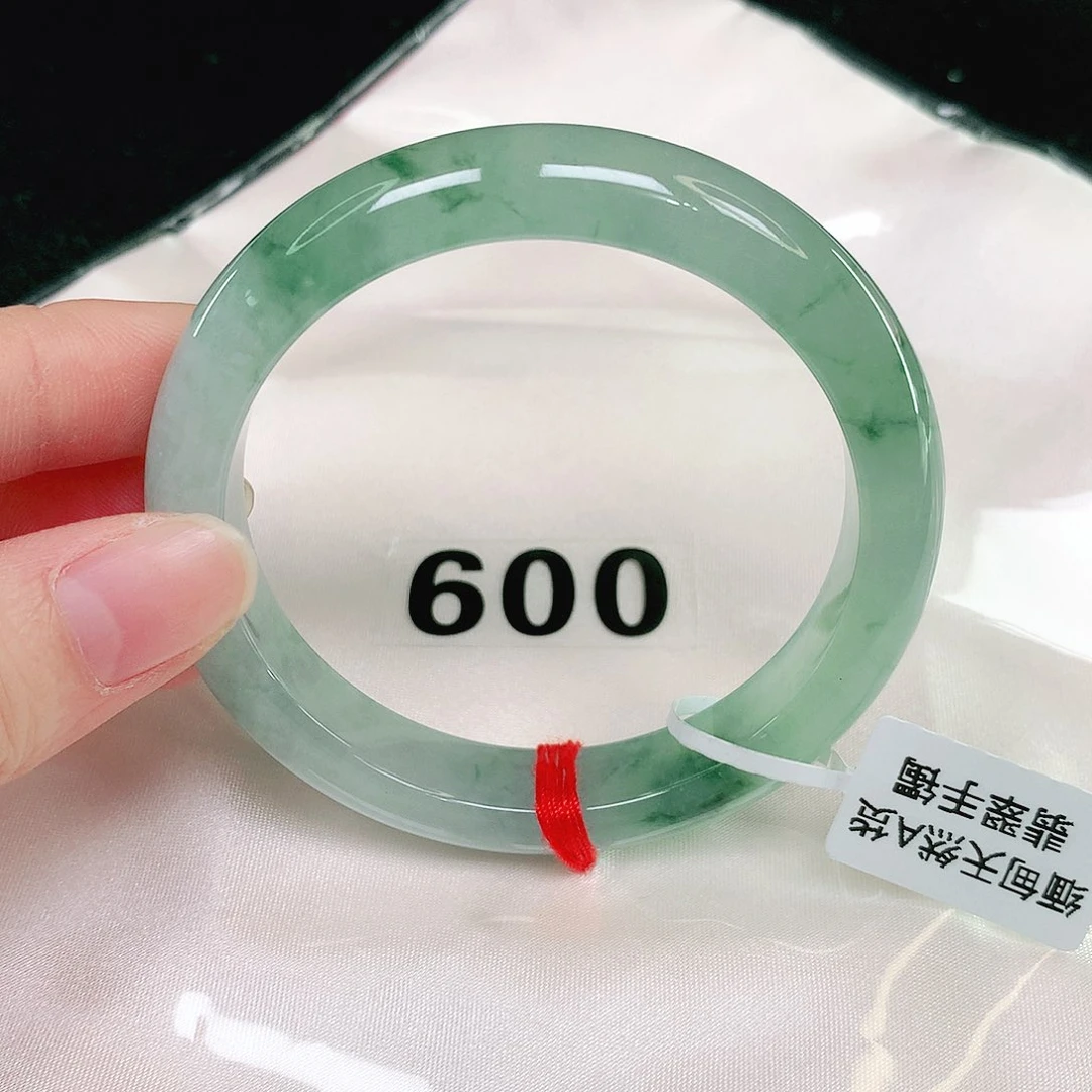 翡翠手镯未镶嵌翡翠手镯未镶嵌