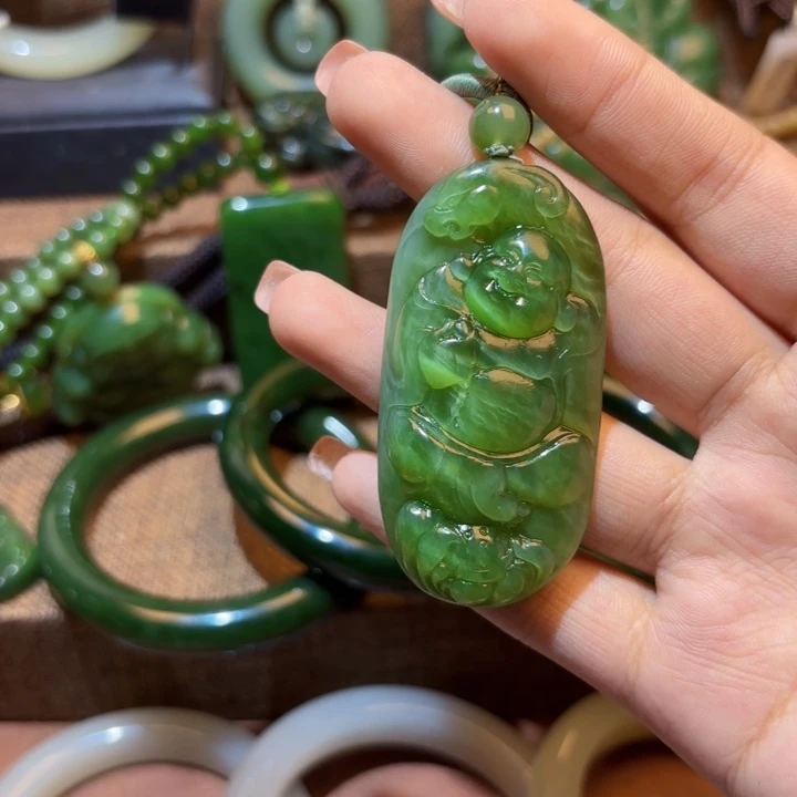 颈饰未镶嵌和田玉（碧玉）