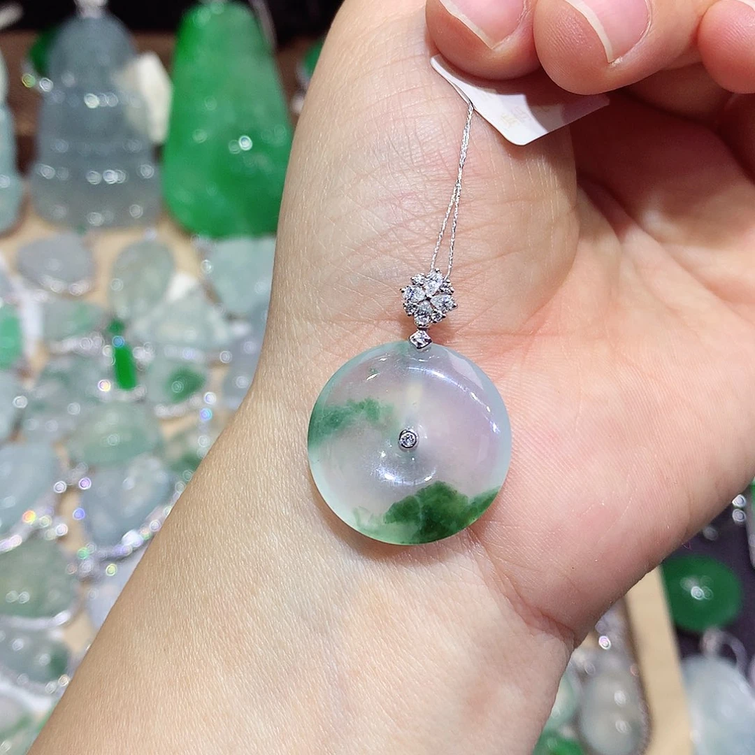 翡翠18K金镶嵌颈饰扣子