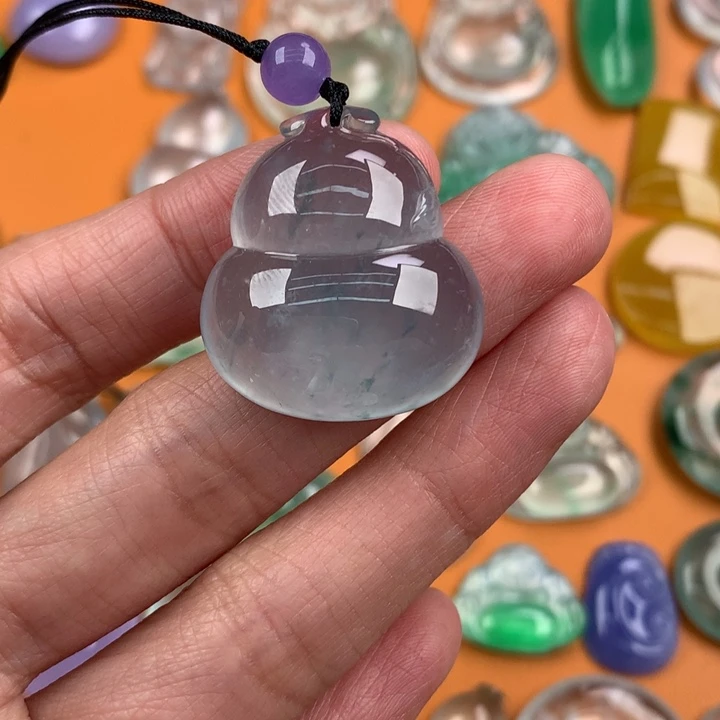 翡翠挂件未镶嵌….