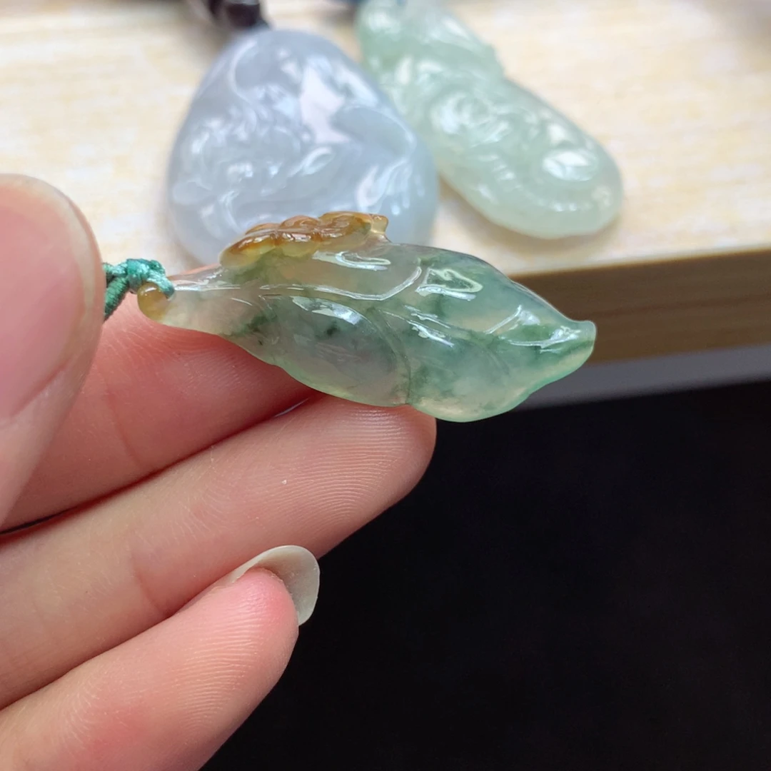 颈饰未镶嵌翡翠吊坠