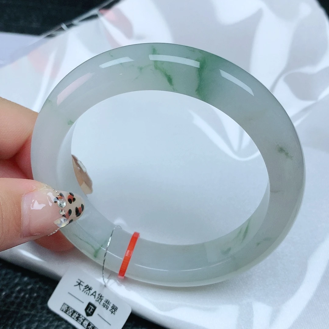翡翠手镯未镶嵌55圈