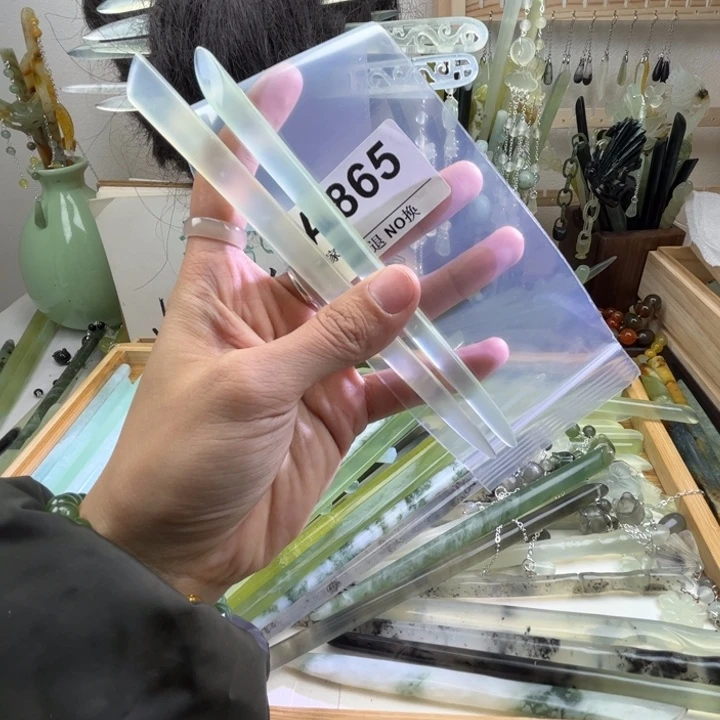 蛇纹石玉发饰未镶嵌花*。