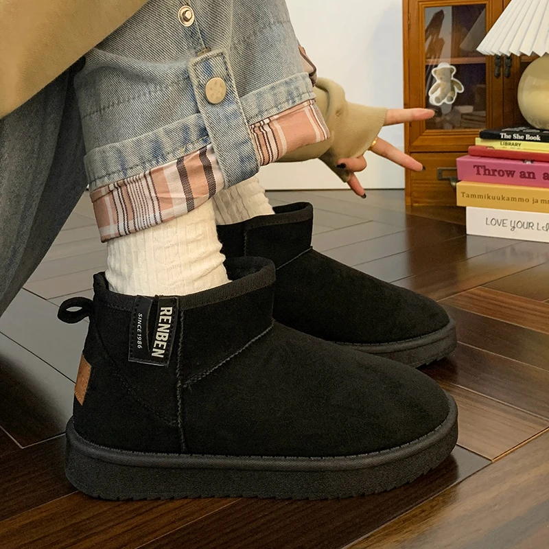 人本女鞋黑色短筒雪地靴冬季新款网红爆款保暖短筒加绒加厚棉鞋子