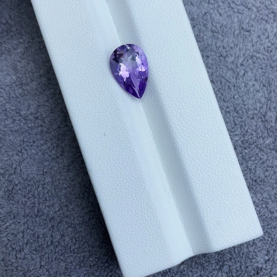 紫晶未镶嵌笔搁3Ct。