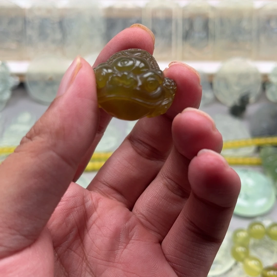 未镶嵌蛇纹石玉颈饰