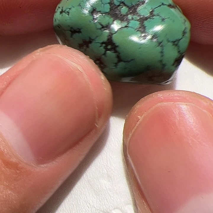 玻璃颈饰在这里的