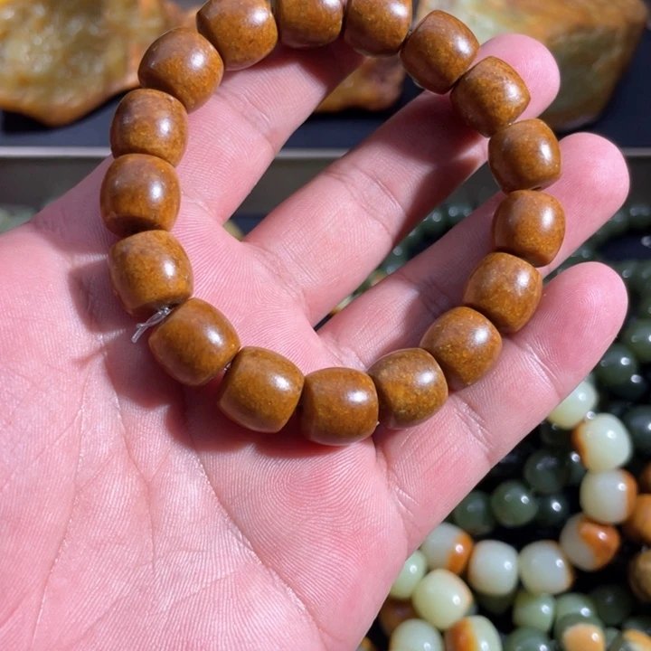 透闪石质玉手串未镶嵌玉*