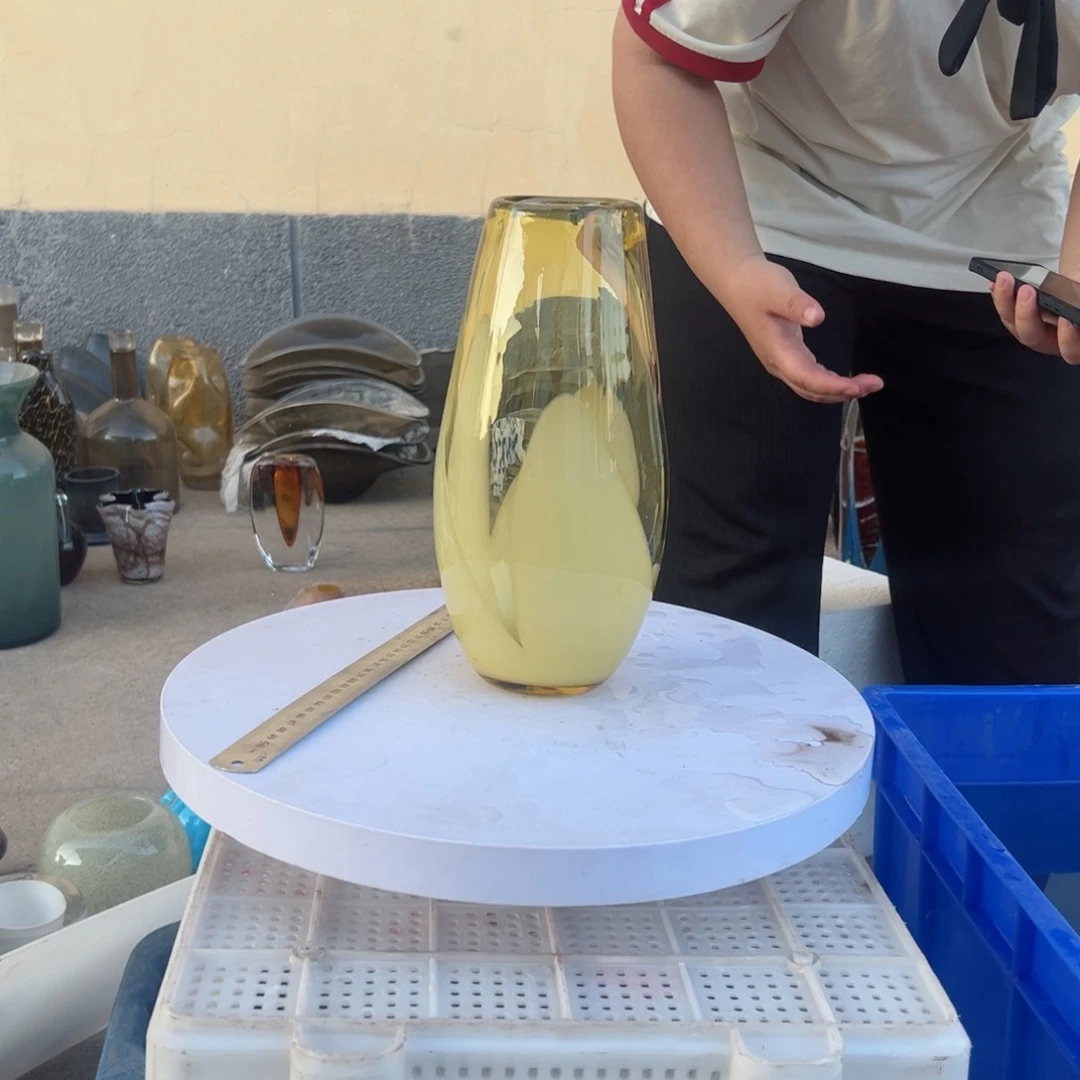 黄色白点琉璃花器摆件高度28微瑕