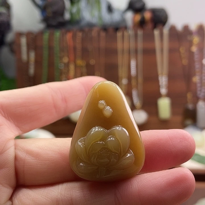 颈饰未镶嵌和田玉