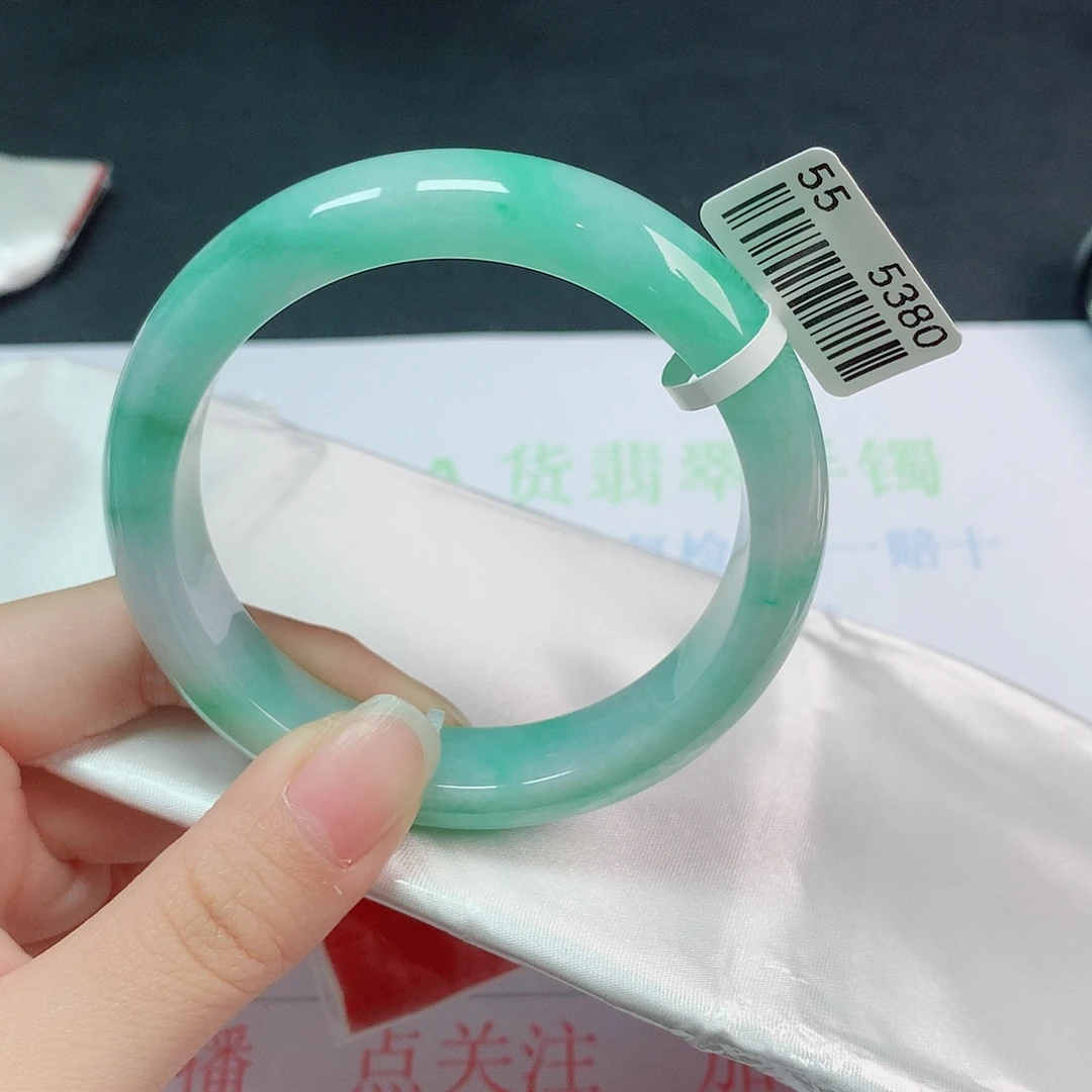 翡翠手镯未镶嵌翡翠手镯