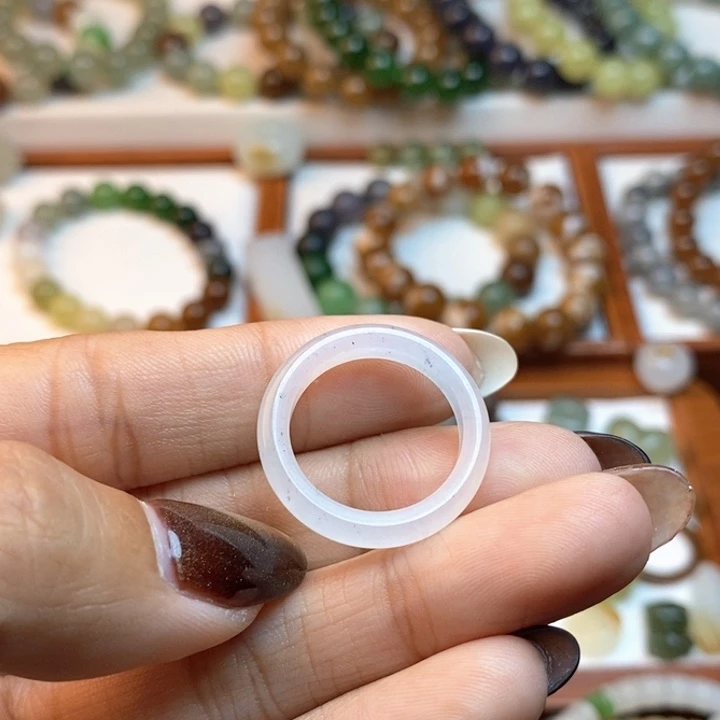 小***儿和田玉未镶嵌手链