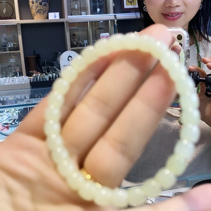 西***狼和田玉（糖玉）未镶嵌手链