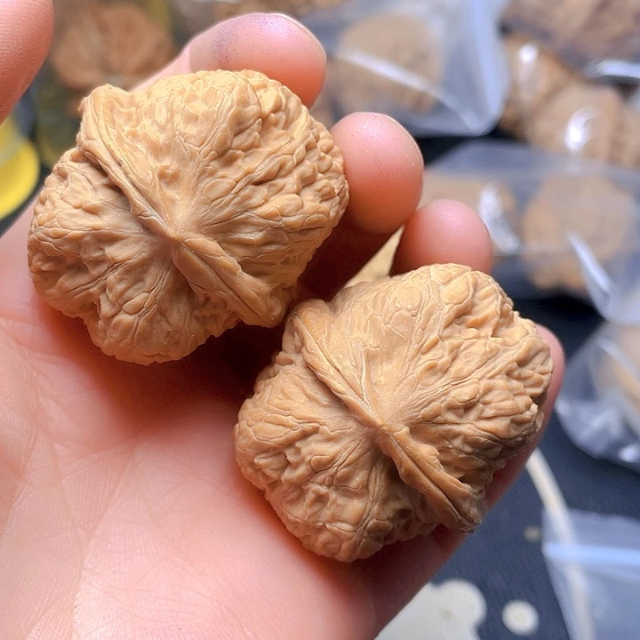 文玩核桃吊坠红方印
