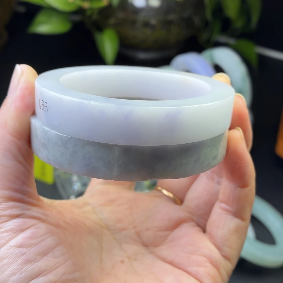 定制翡翠未镶嵌翡翠手镯