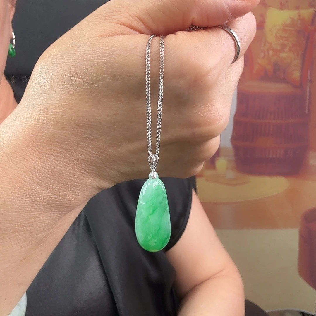 翡翠18K金镶嵌吊坠(赠链)