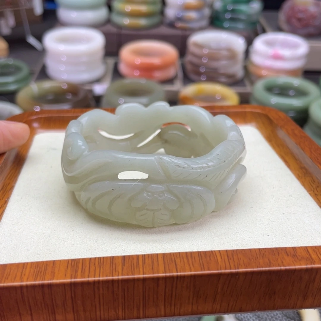 石英质玉未镶嵌手镯