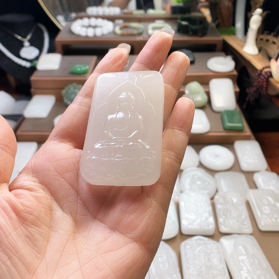 遥***空石英质玉（金丝玉）未镶嵌颈饰新疆金丝玉双面雕工