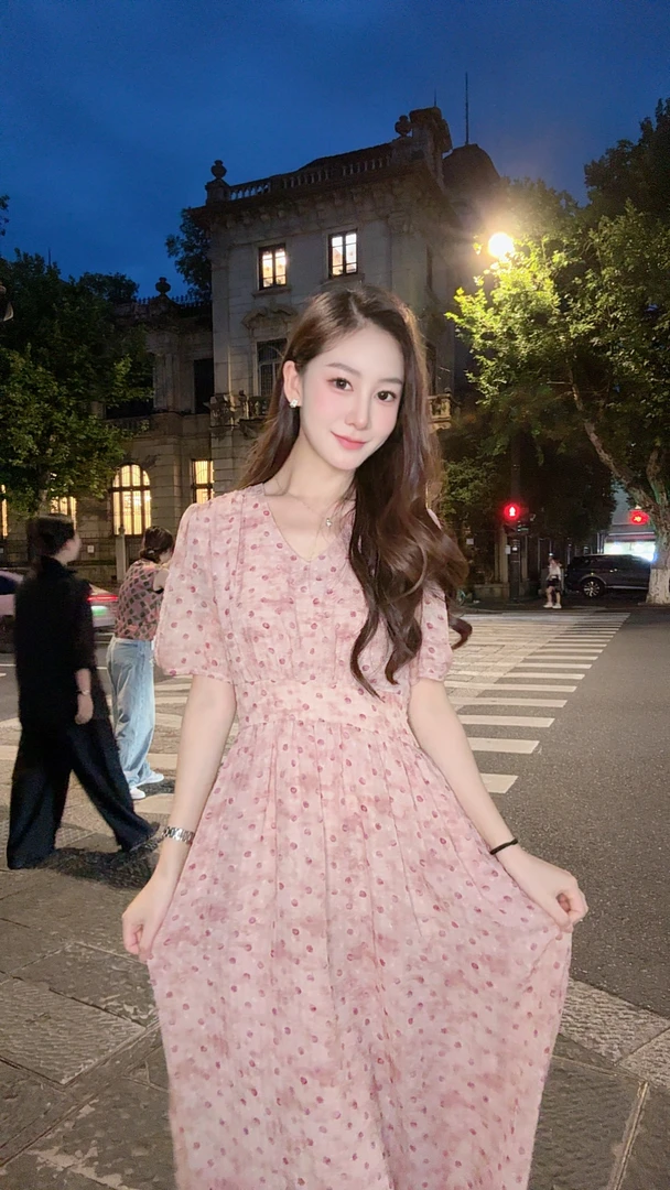 法式温柔风桃花色新款连衣裙女夏季穿搭气质绝美V领显瘦粉色长裙