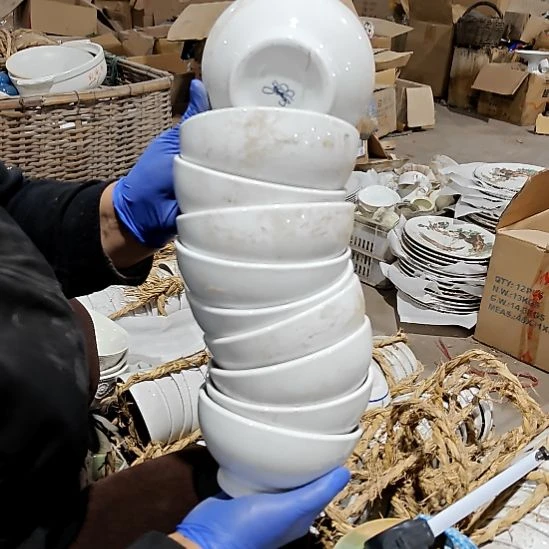 摆件盘子碗茶壶啥都有