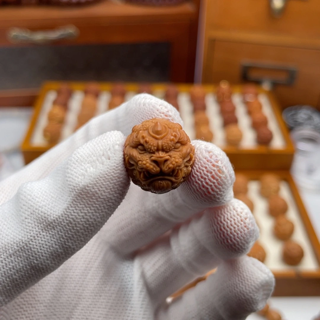 修***心桃核吊坠猴头核桃雕刻