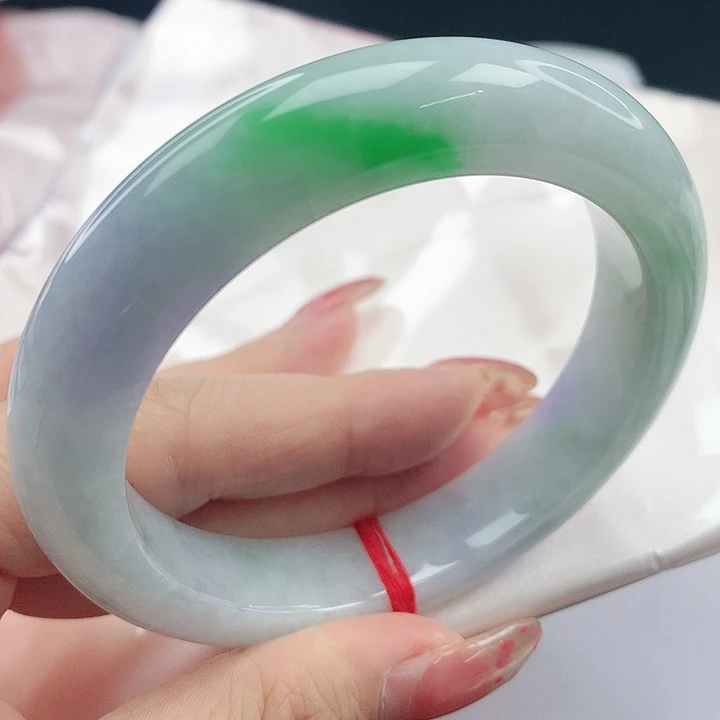 翡翠手镯未镶嵌，833