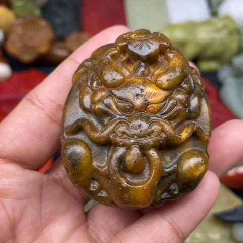 蛇纹石玉颈饰未镶嵌80