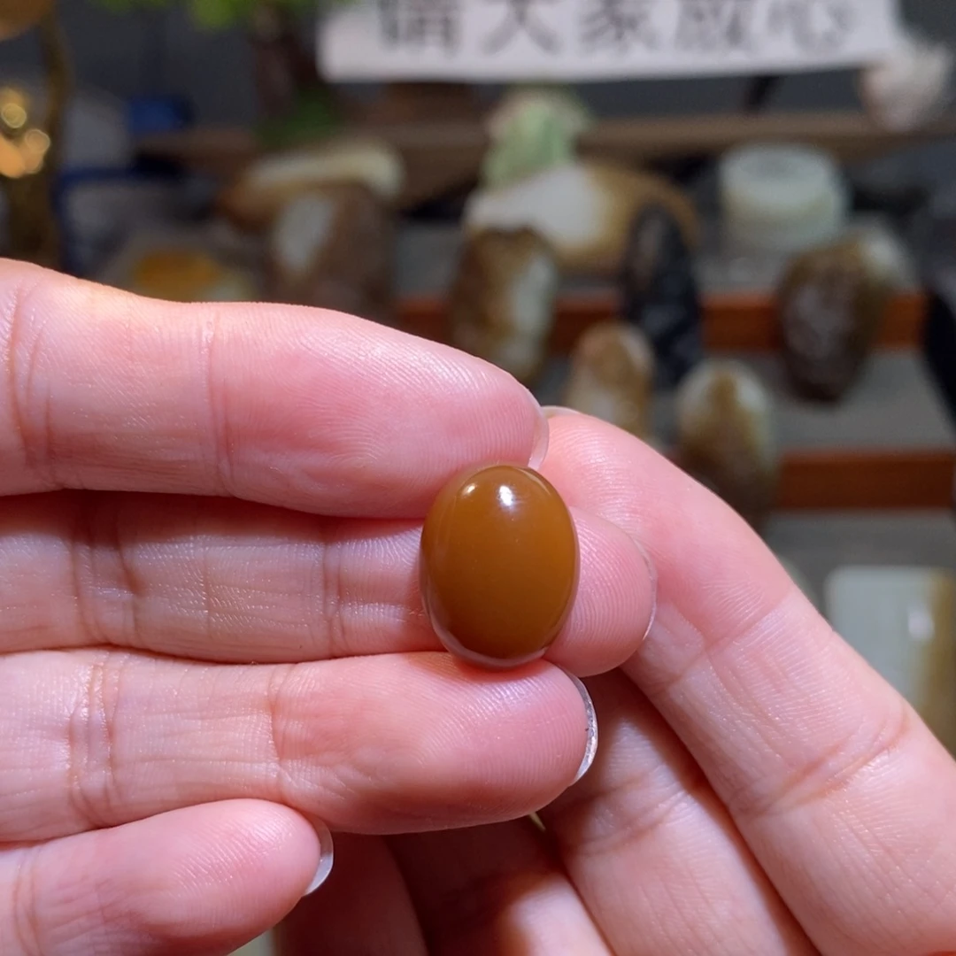 颈饰未镶嵌和田玉（糖玉）戒面