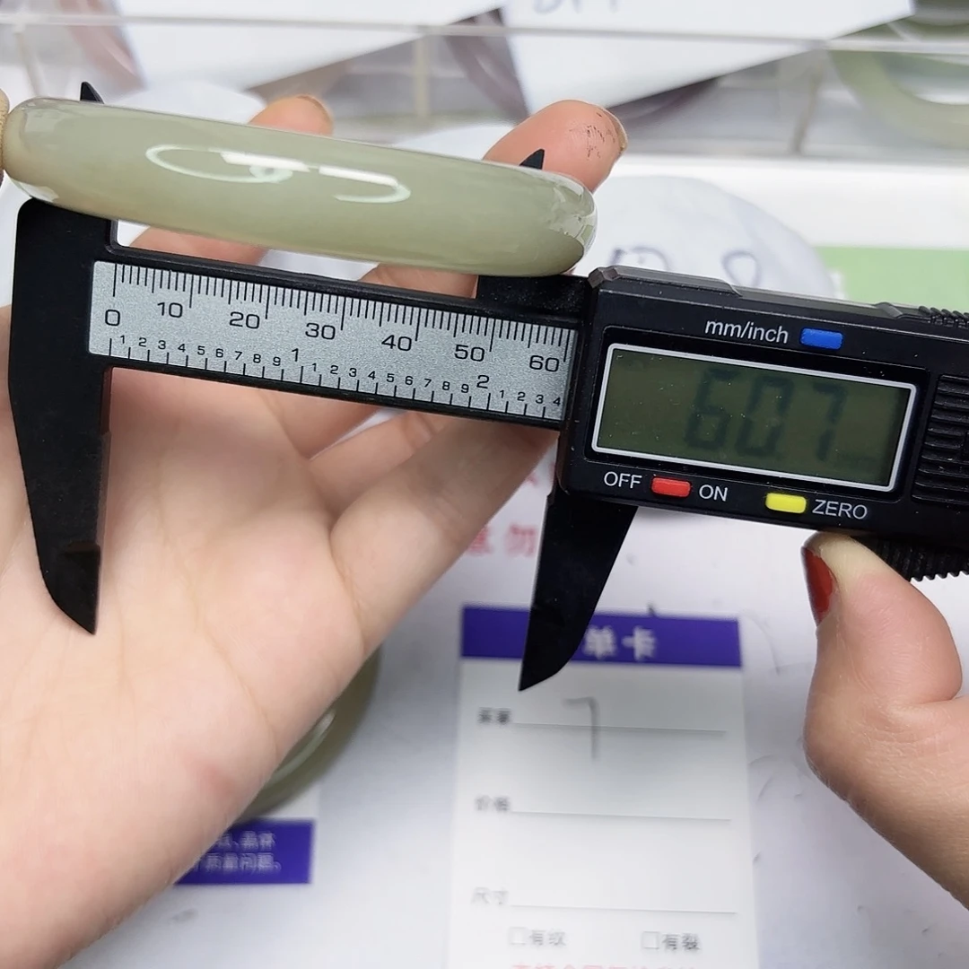 石英质玉未镶嵌手镯7/6061