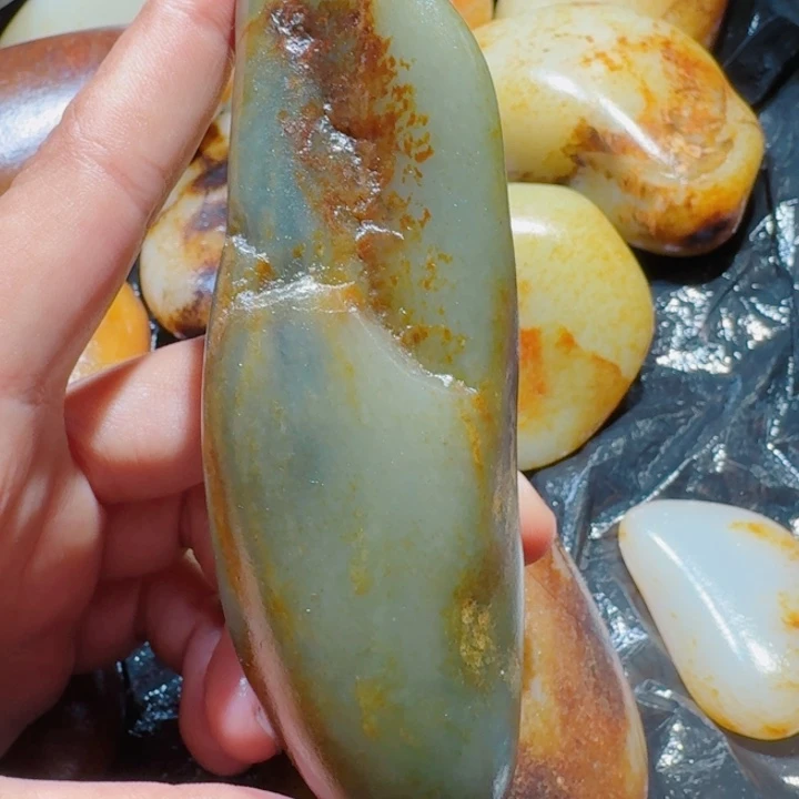 和田玉（糖玉）未镶嵌颈饰216克
