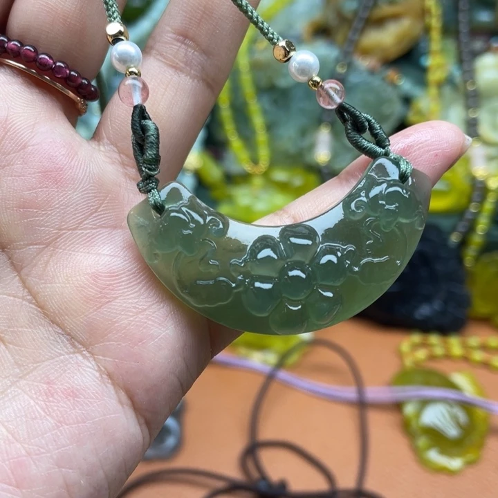 蛇纹石玉未镶嵌吊坠