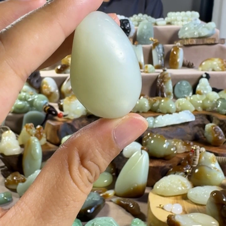 和田玉（糖玉）未镶嵌颈饰