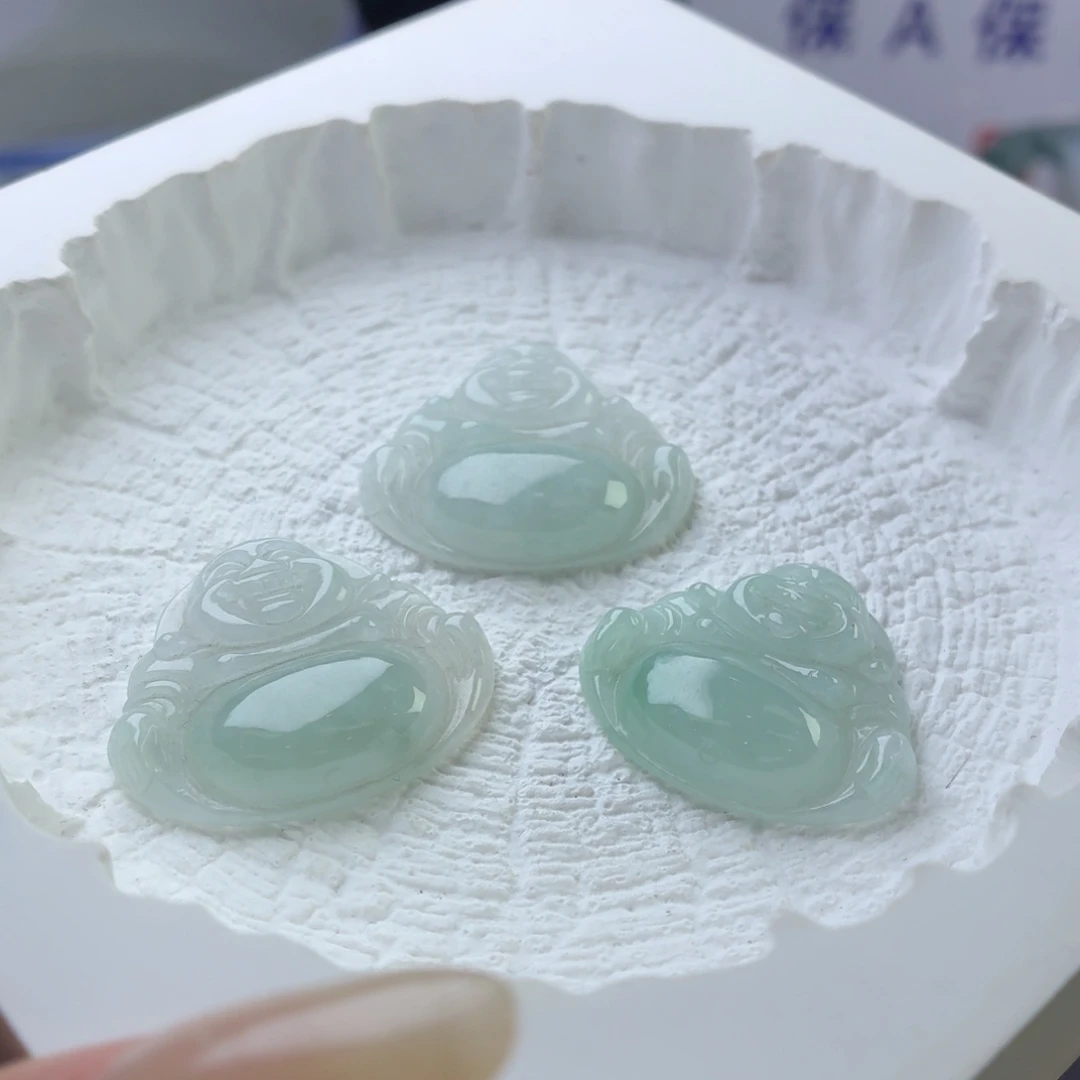 翡翠未镶嵌颈饰佛公