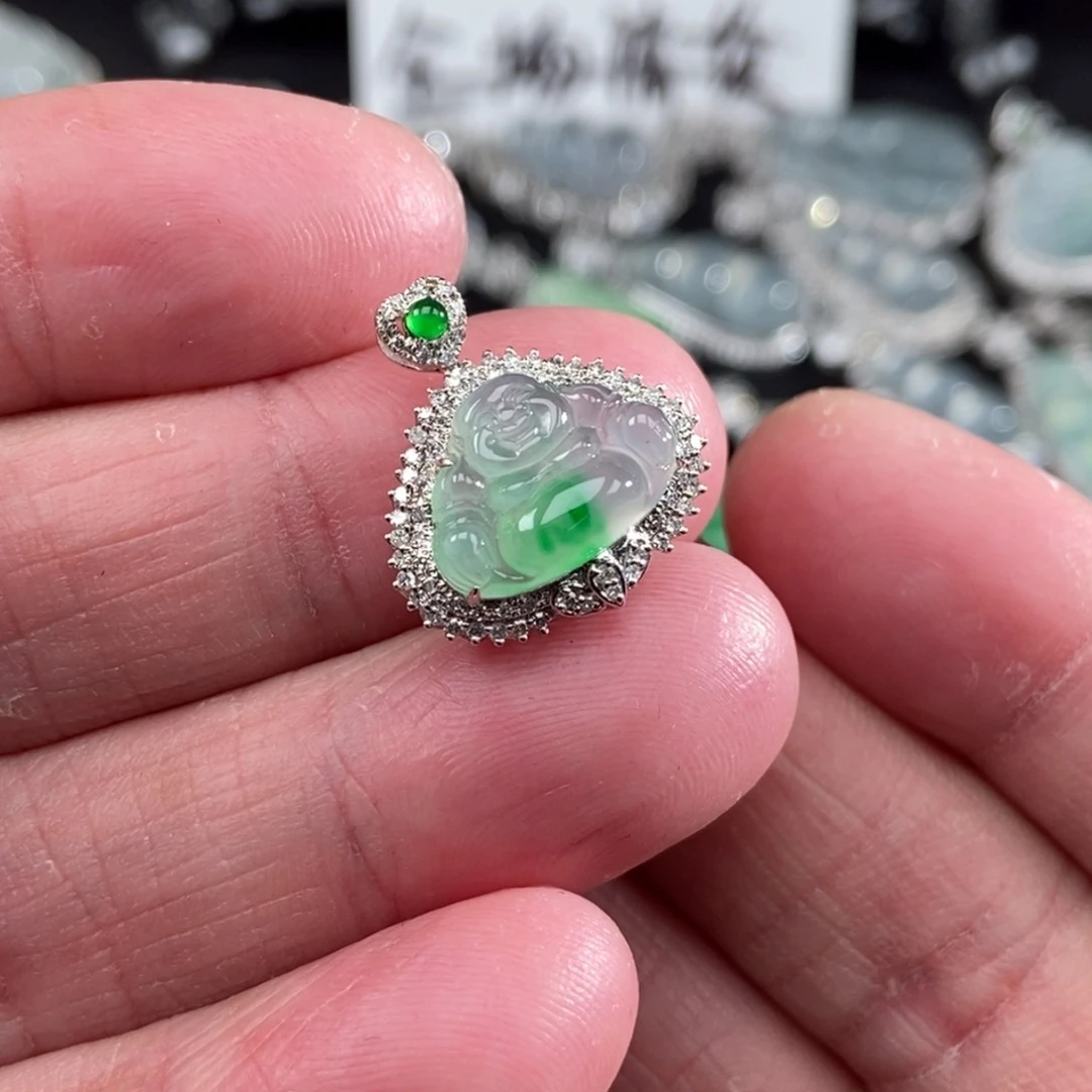 颈饰18K金镶嵌翡翠佛公