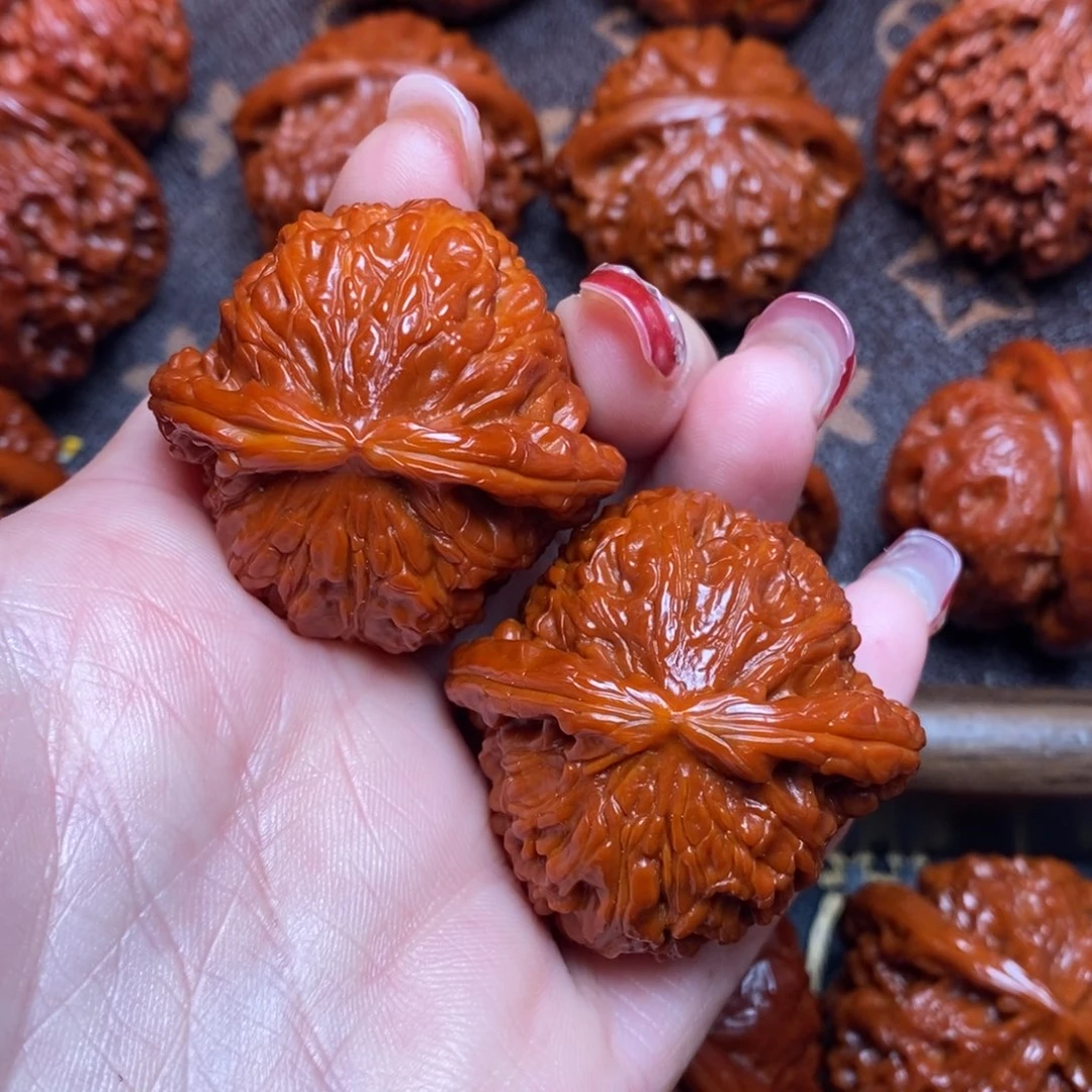 文玩核桃吊坠白狮子1