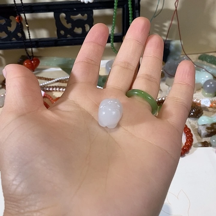 和田玉（糖玉）未镶嵌车挂这个
