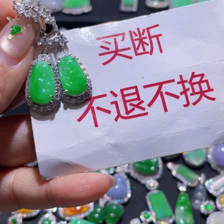 胡***区翡翠银S925镶嵌颈饰