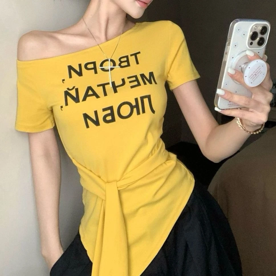 （倩倩）性感露肩绑带收腰显瘦修身棉不规则下摆斜领字母5058