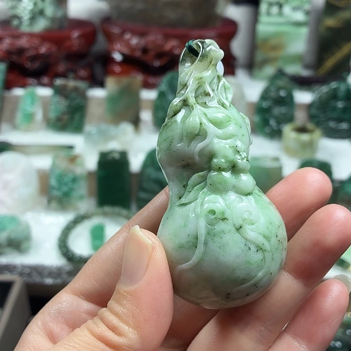 独山玉未镶嵌吊坠