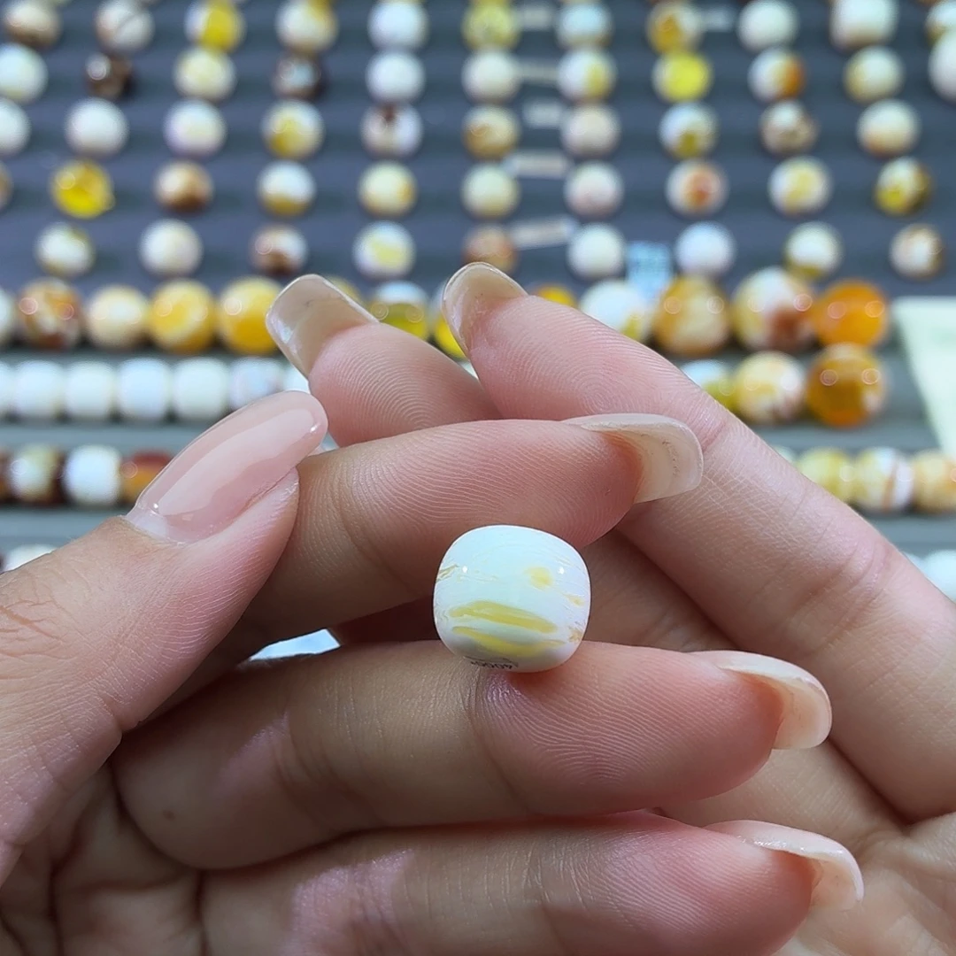 琥珀未镶嵌裸石13.3